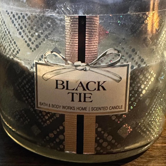Bath & Body Works Black Tie Holiday 3 Wick Candle Sage Sandalwood Tonka 14.5 oz - Picture 8 of 9